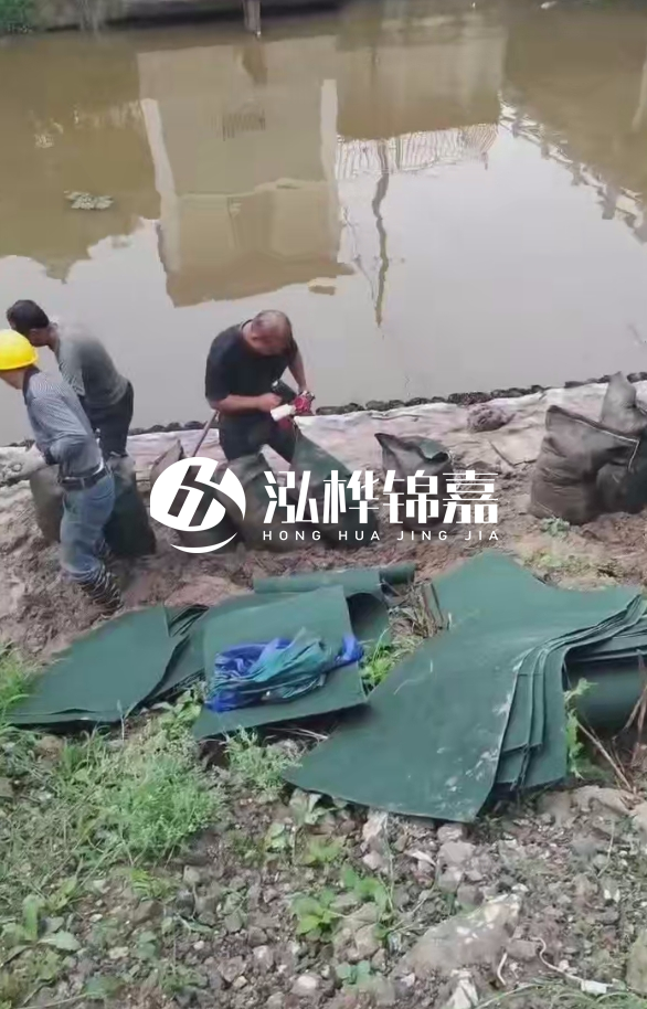 鄭州專業(yè)挖機打木樁-地基加固中挖機打木樁的優(yōu)勢？