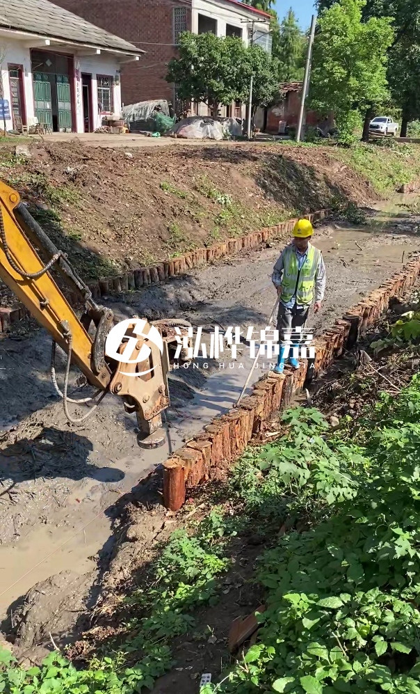 寧德河道清淤專業(yè)施工-挖掘機清理河底淤泥的深度如何控制？