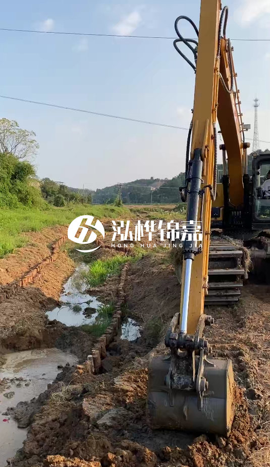 青島河道清淤專業(yè)施工-水挖機清淤適合哪些河道狀況？