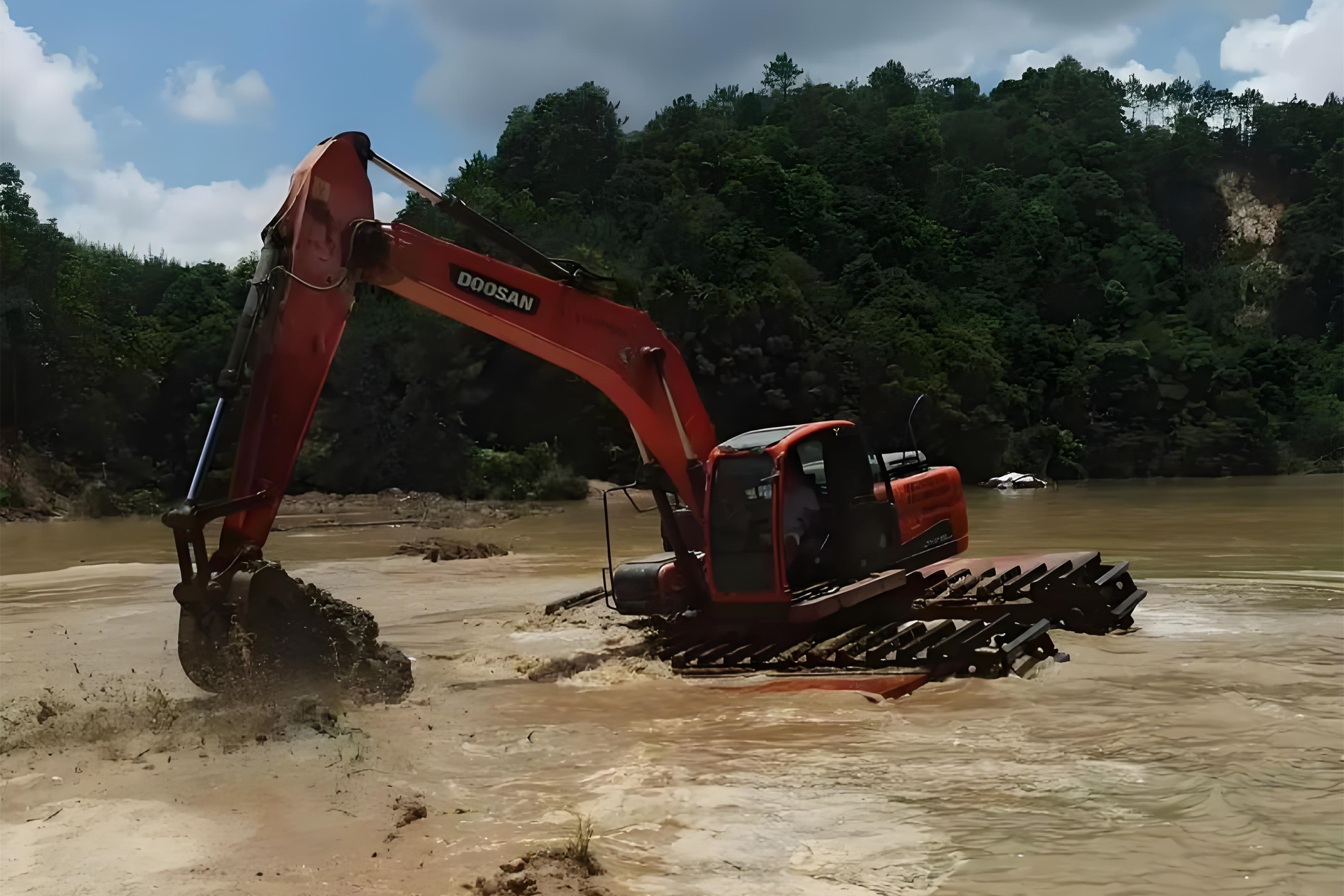 浙江杭州挖機(jī)清淤施工隊(duì)-沼澤地清淤需要先排水嗎？